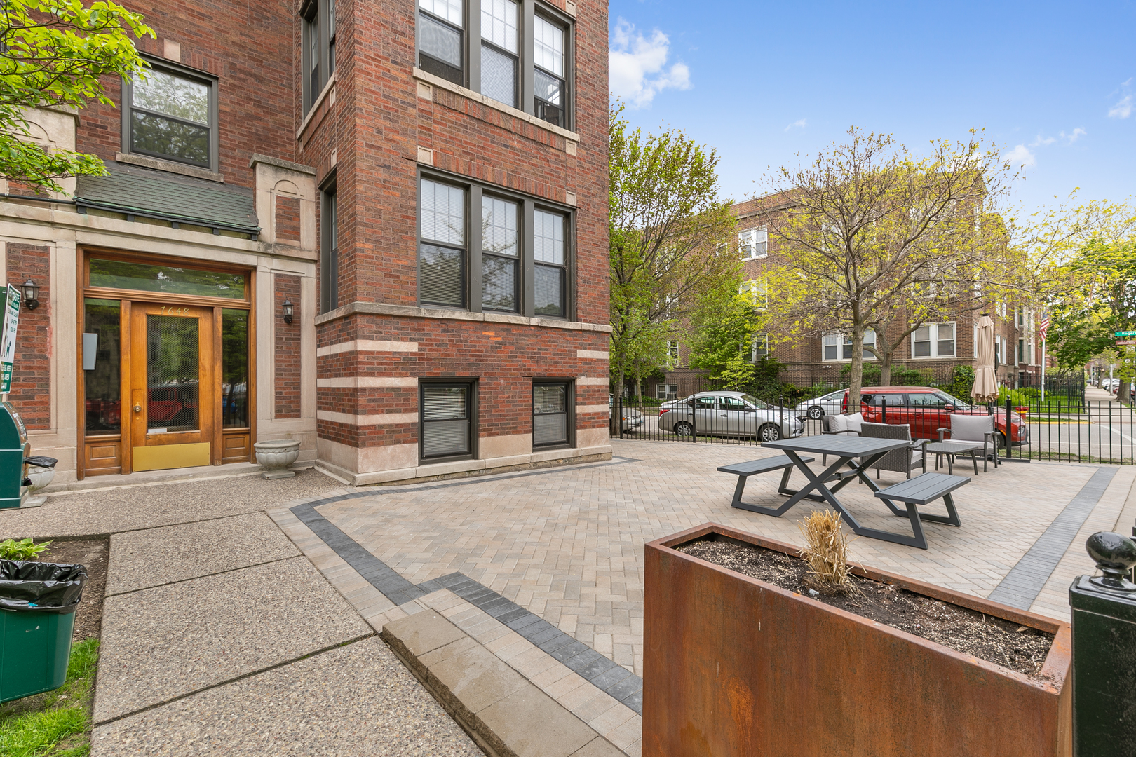 7663 N ROGERS Avenue Unit: 3