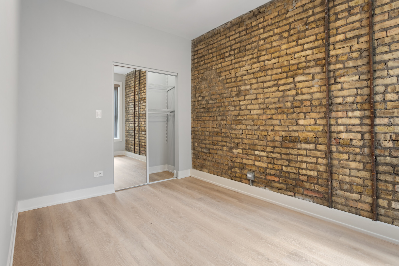 7663 N ROGERS Avenue Unit: 3