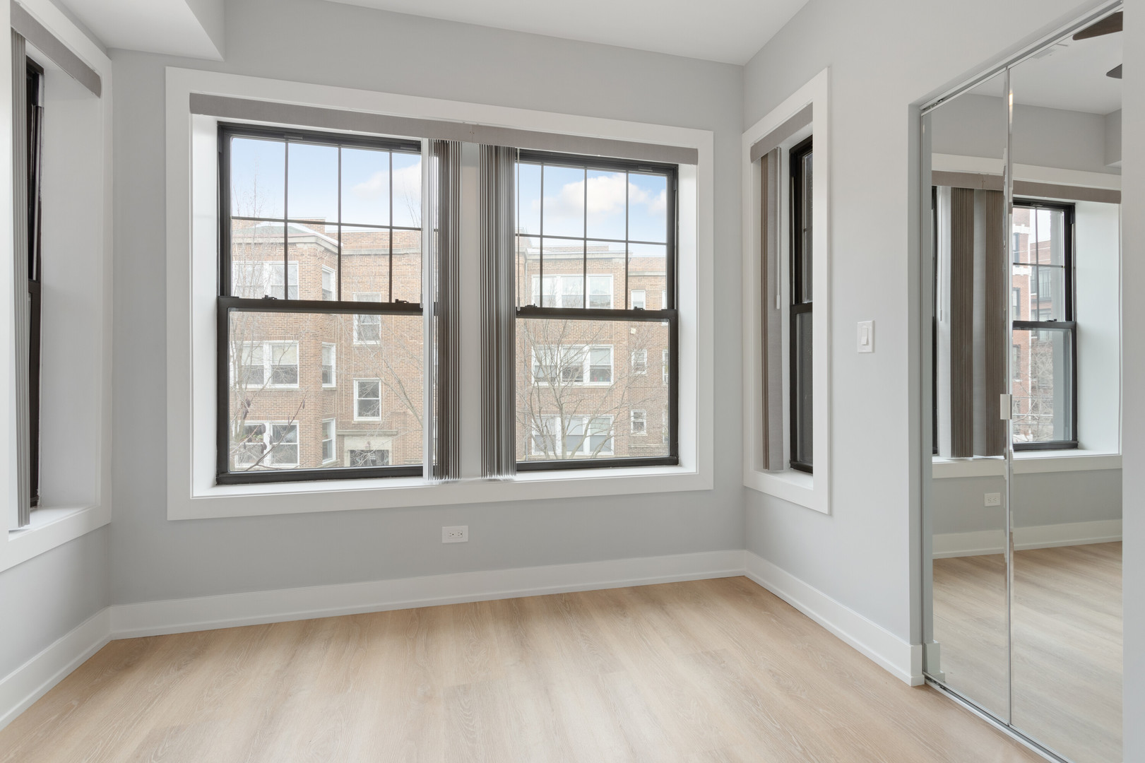 7663 N ROGERS Avenue Unit: 3