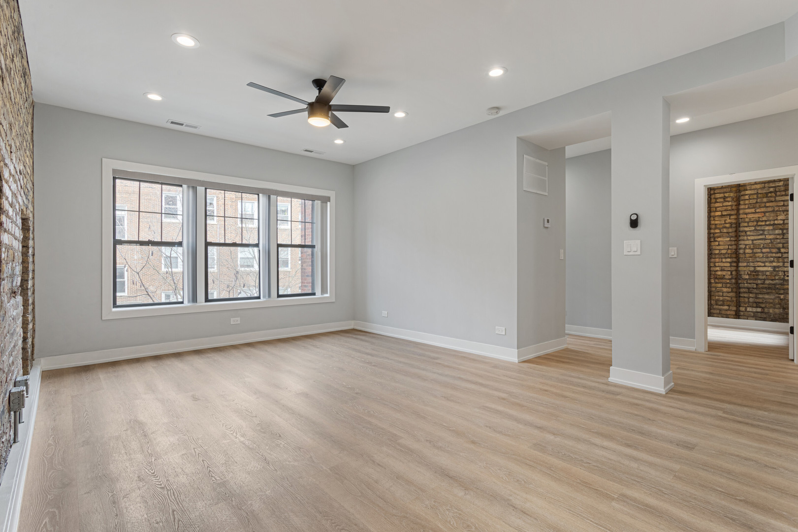 7663 N ROGERS Avenue Unit: 3