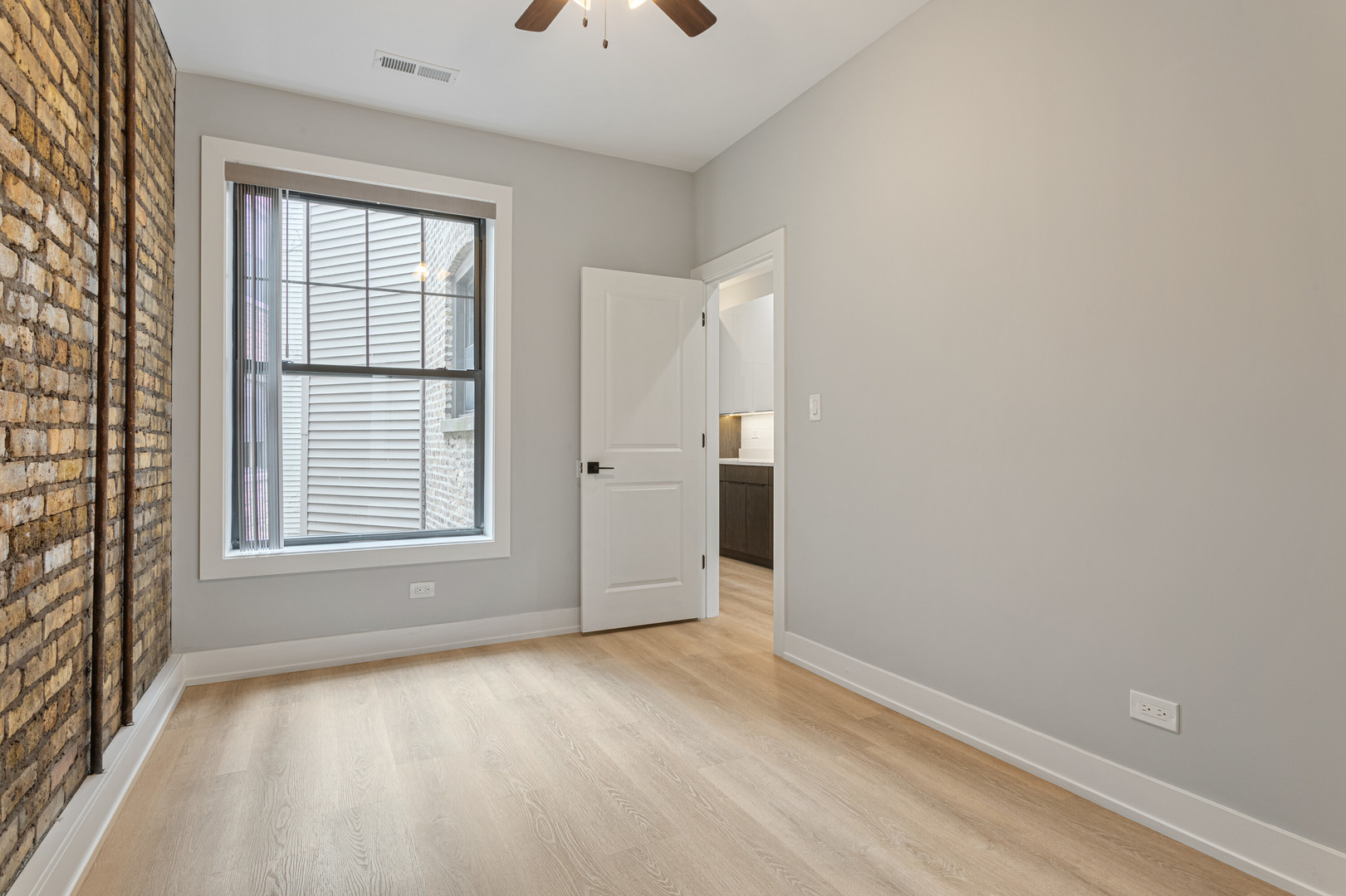 7663 N ROGERS Avenue Unit: 3