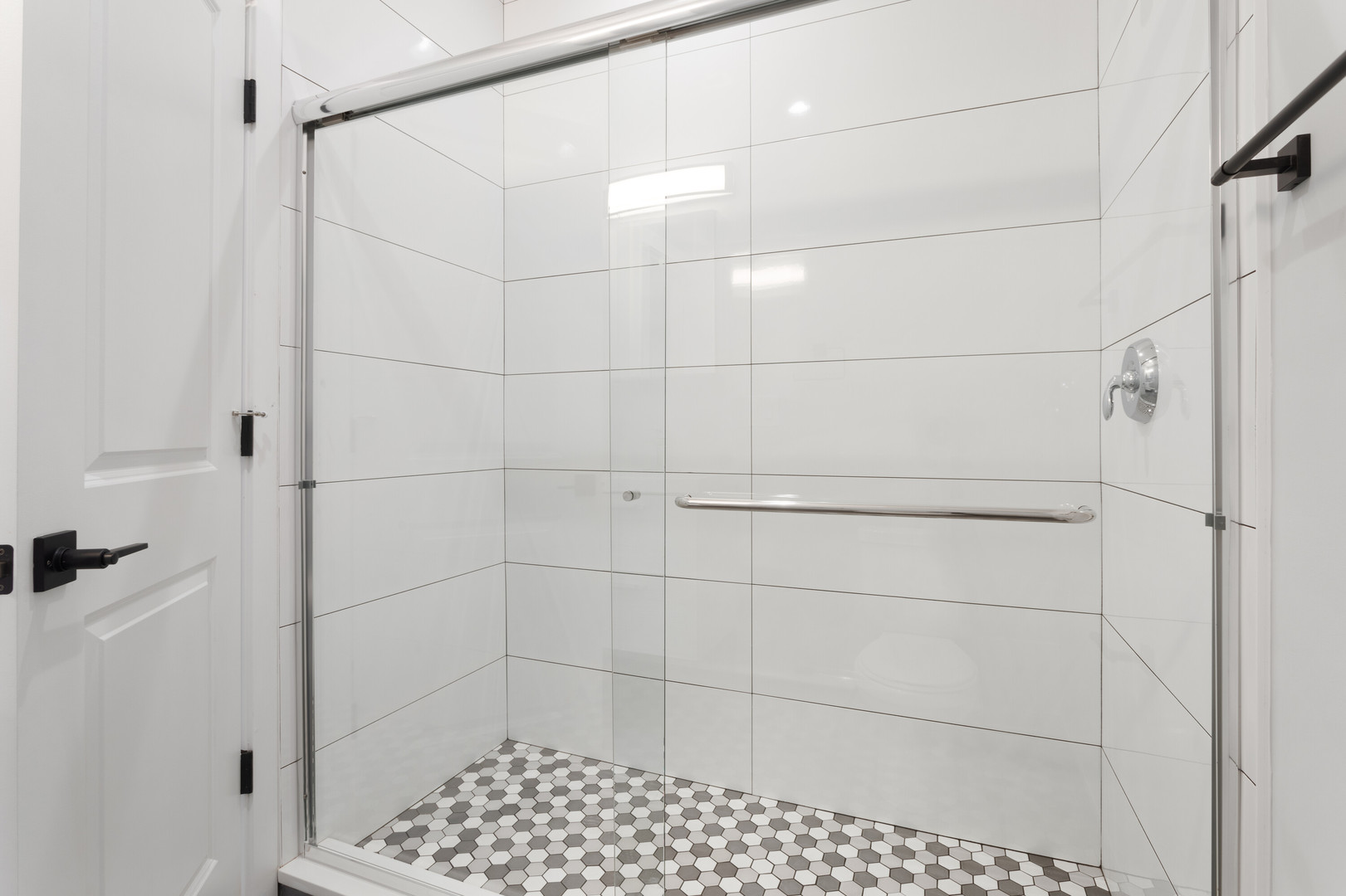 7663 N ROGERS Avenue Unit: 3