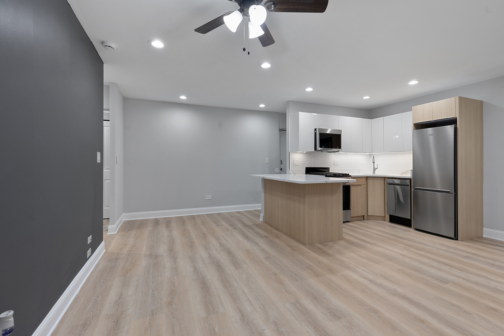 6758 N Sheridan Avenue Unit: 245