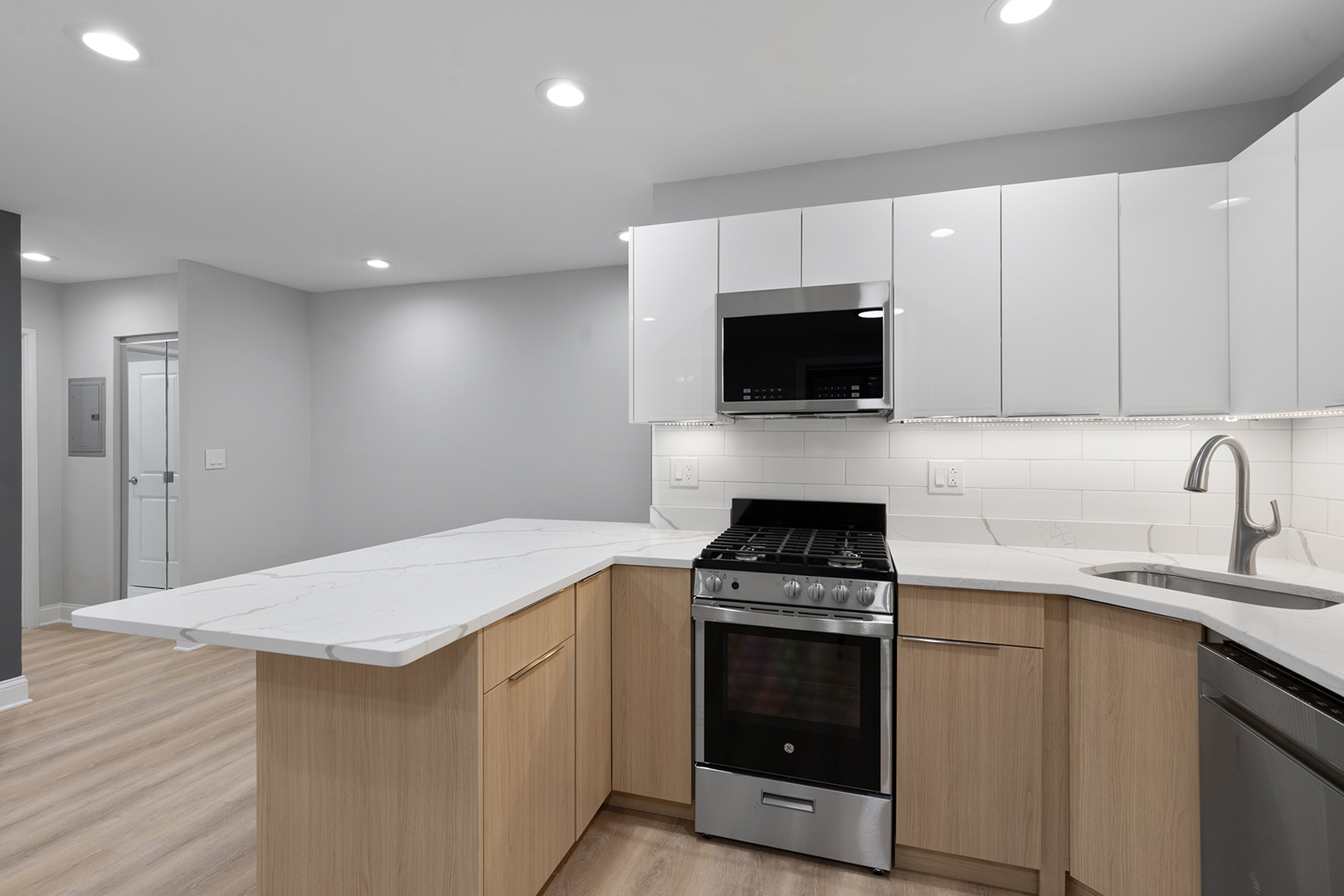 6758 N Sheridan Avenue Unit: 245