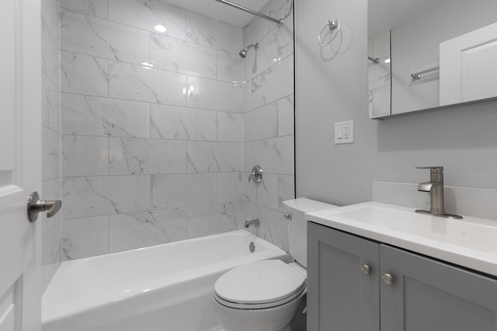 6758 N Sheridan Avenue Unit: 245