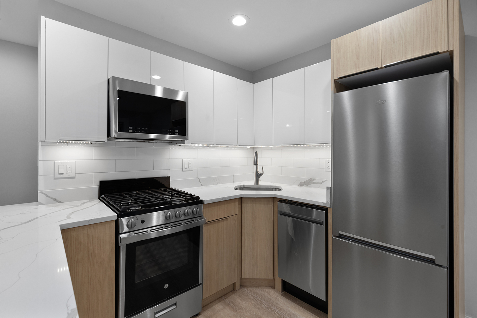 6758 N Sheridan Avenue Unit: 245