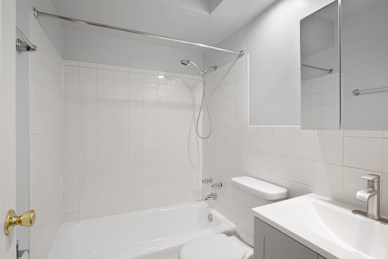 6758 N Sheridan Avenue Unit: 547