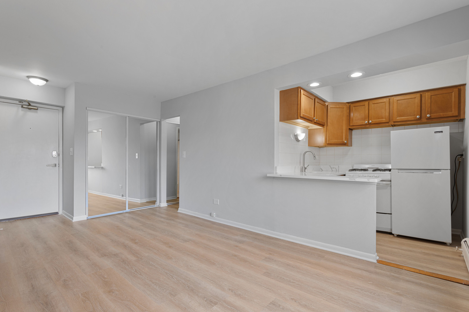 6758 N Sheridan Avenue Unit: 547