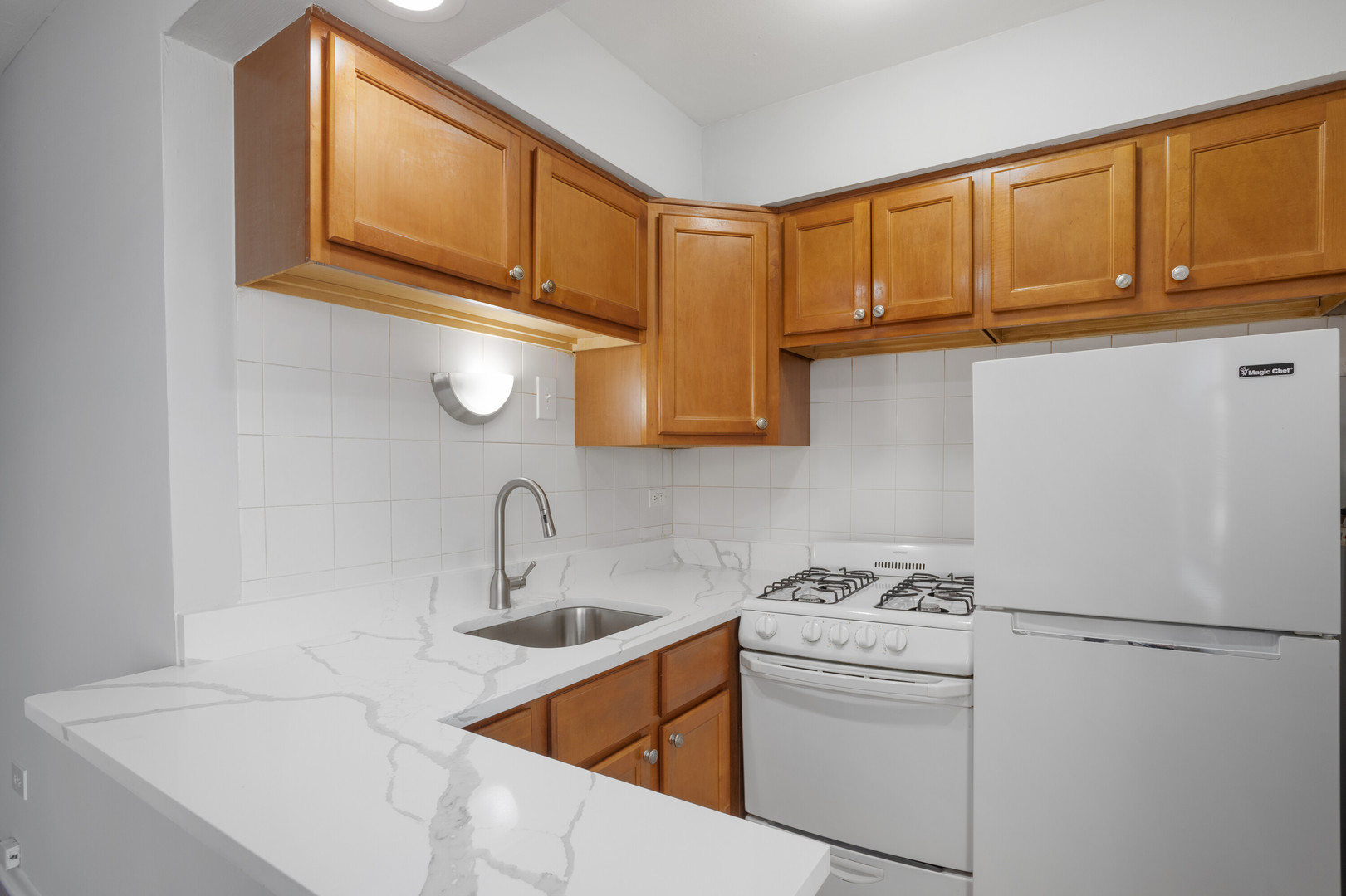 6758 N Sheridan Avenue Unit: 547