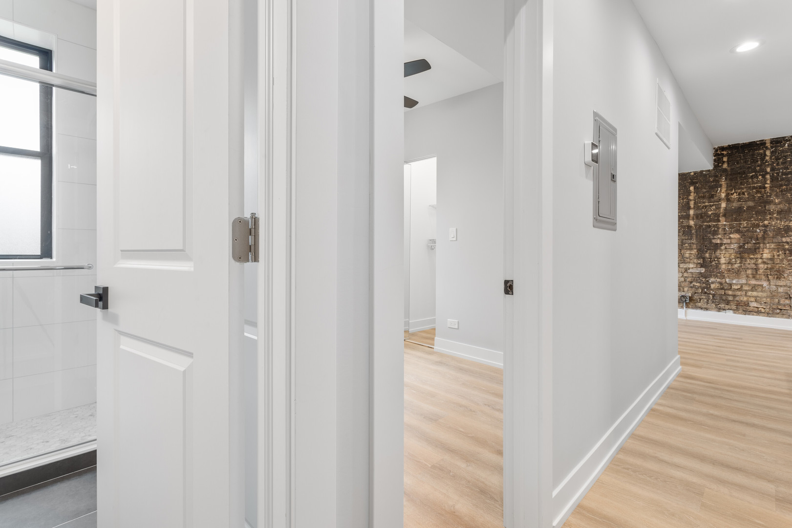 1558.5 W Juneway Terrace Unit: 2S