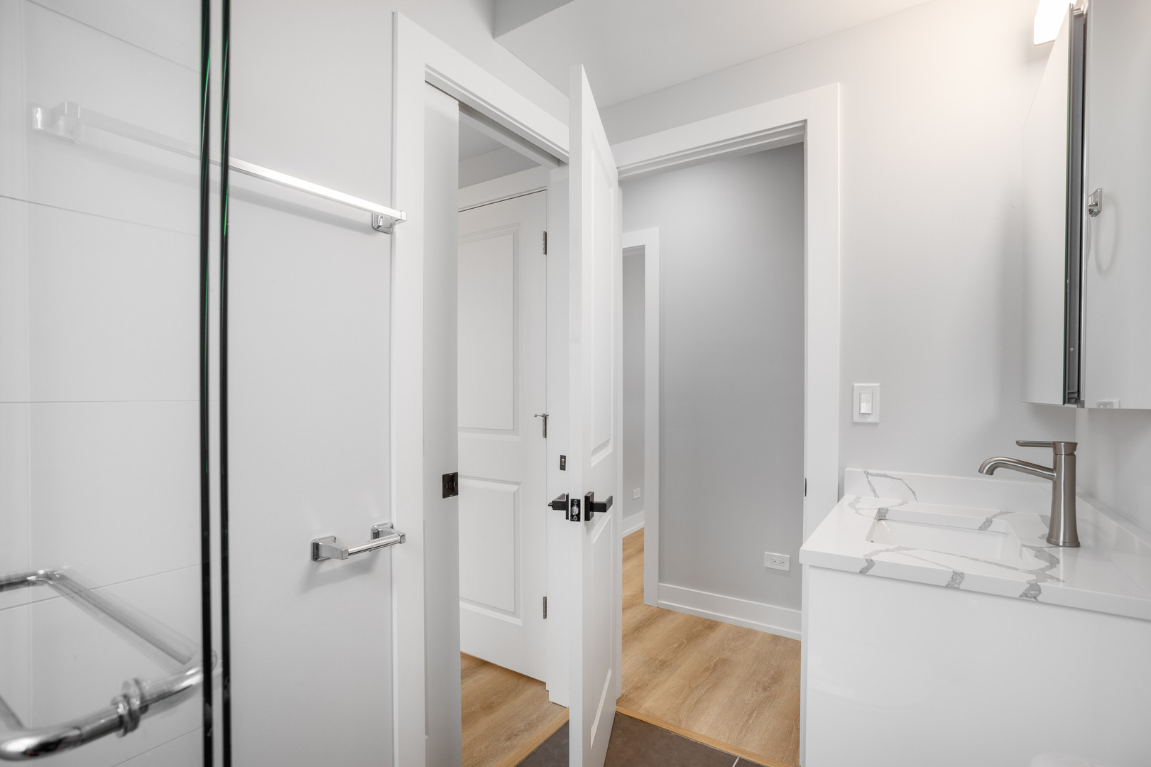 1558.5 W Juneway Terrace Unit: 2S