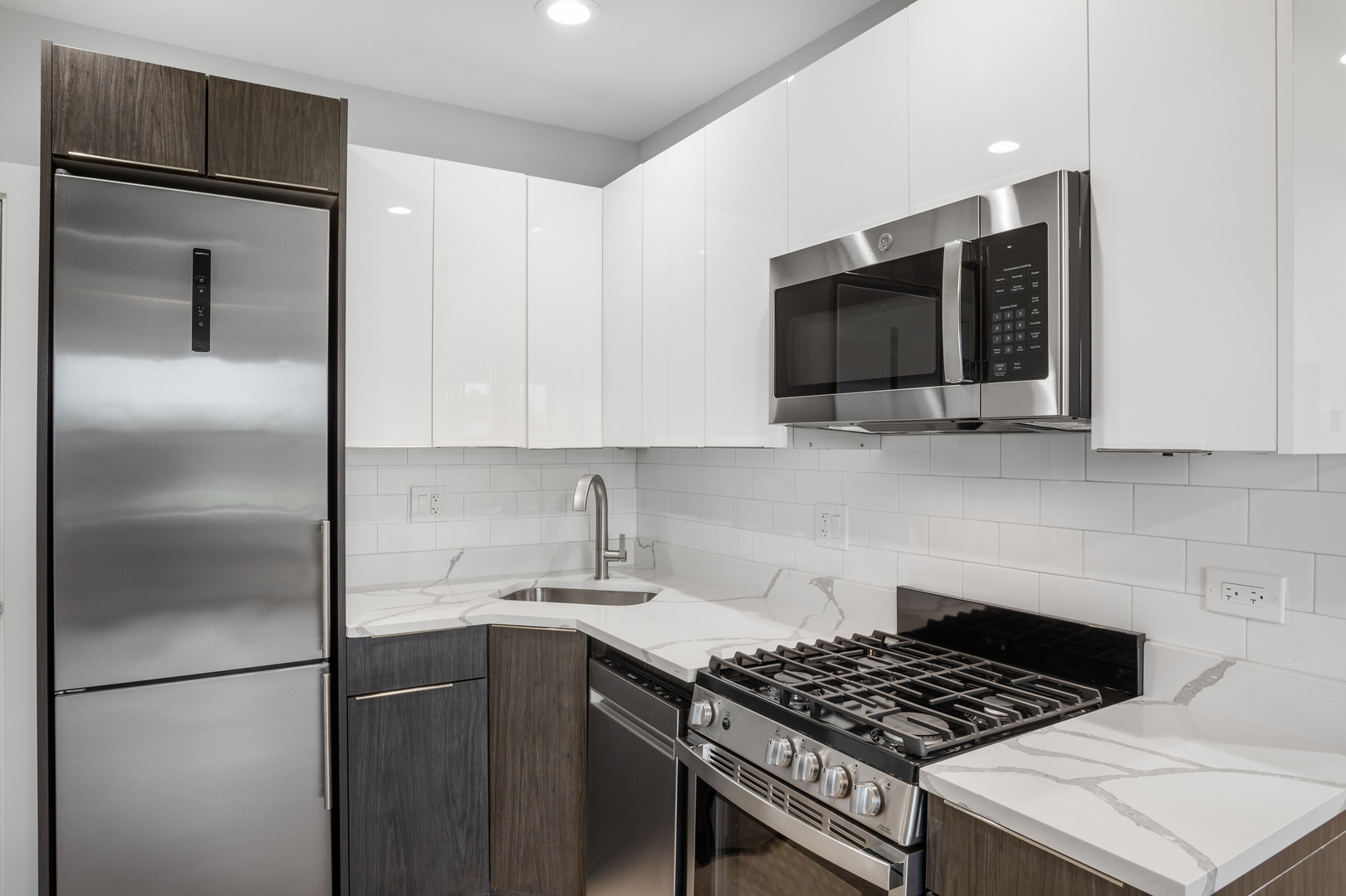 1558.5 W Juneway Terrace Unit: 2S