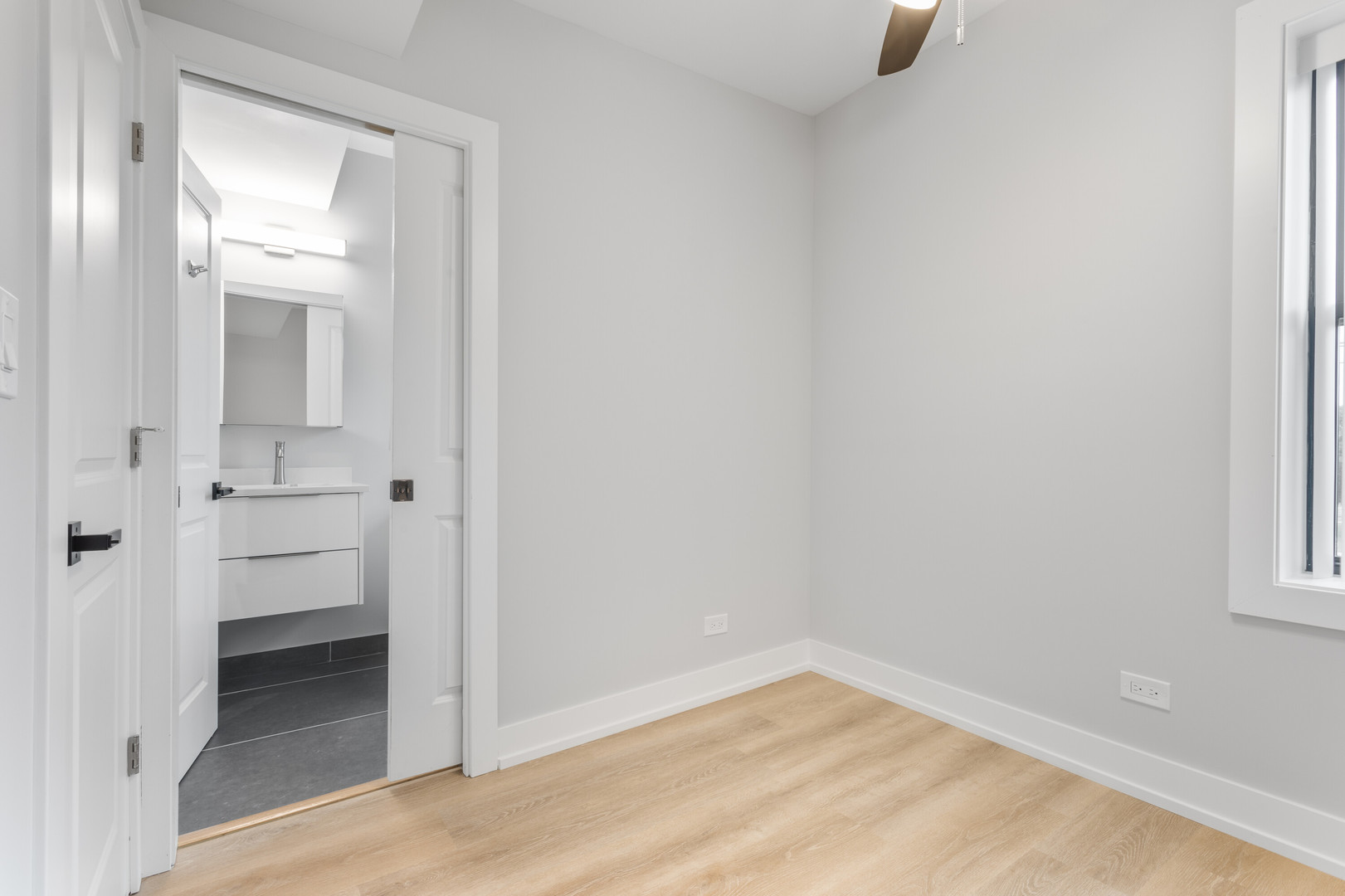 1558.5 W Juneway Terrace Unit: 2S