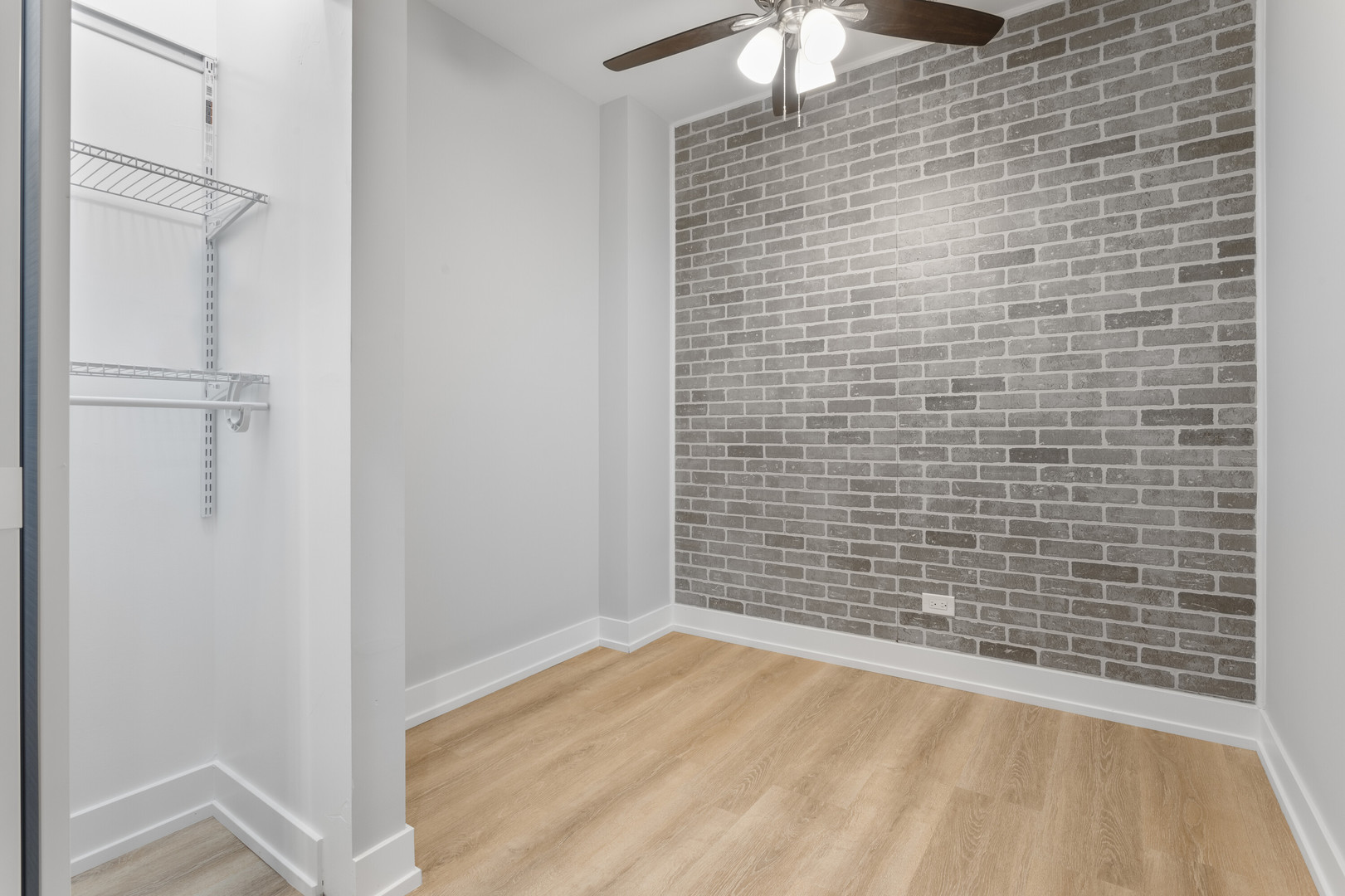 1558.5 W Juneway Terrace Unit: 2S