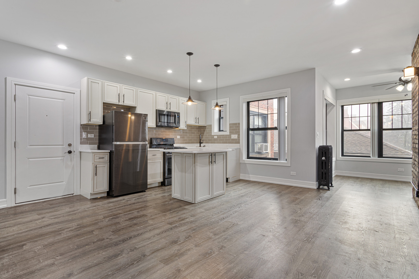 1060 W Glenlake Avenue Unit: 1