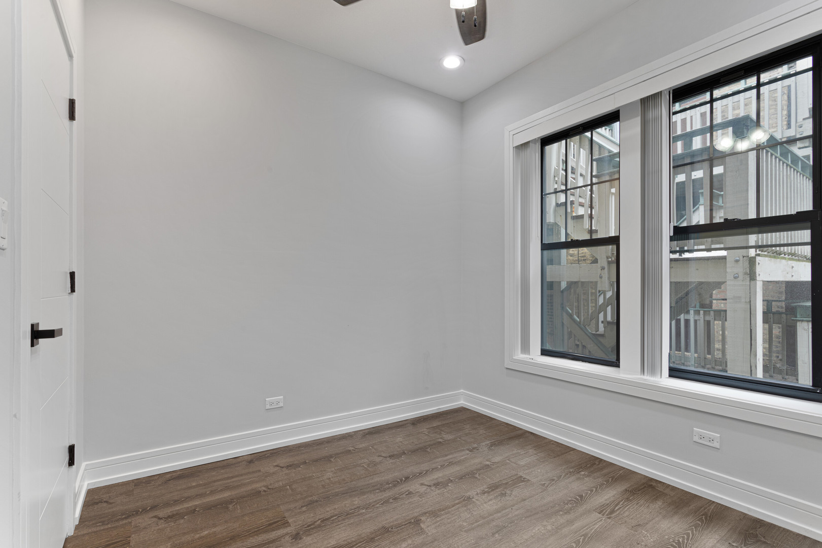 1060 W Glenlake Avenue Unit: 1