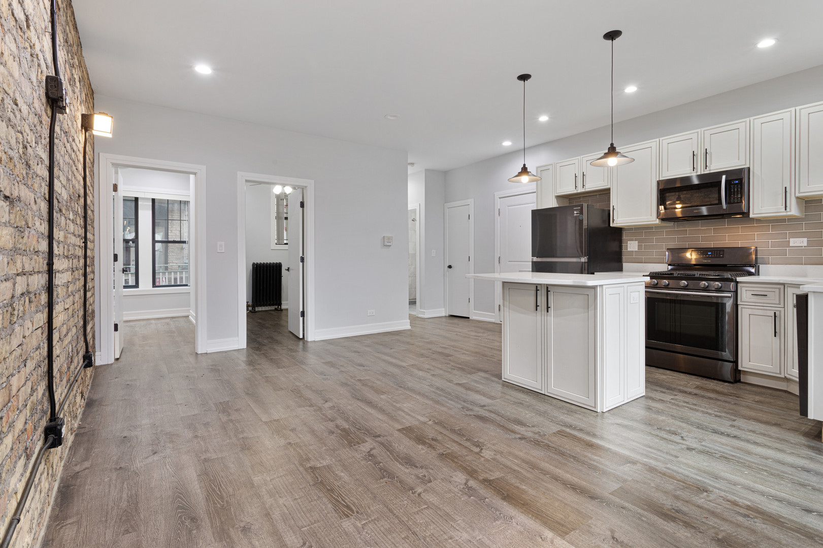 1060 W Glenlake Avenue Unit: 1