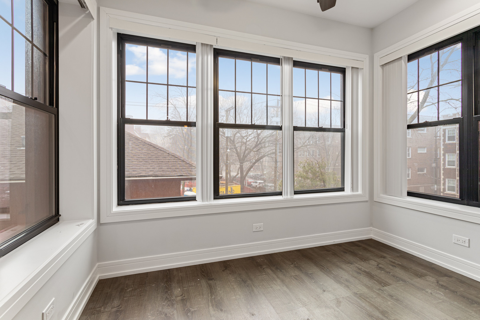 1060 W Glenlake Avenue Unit: 1