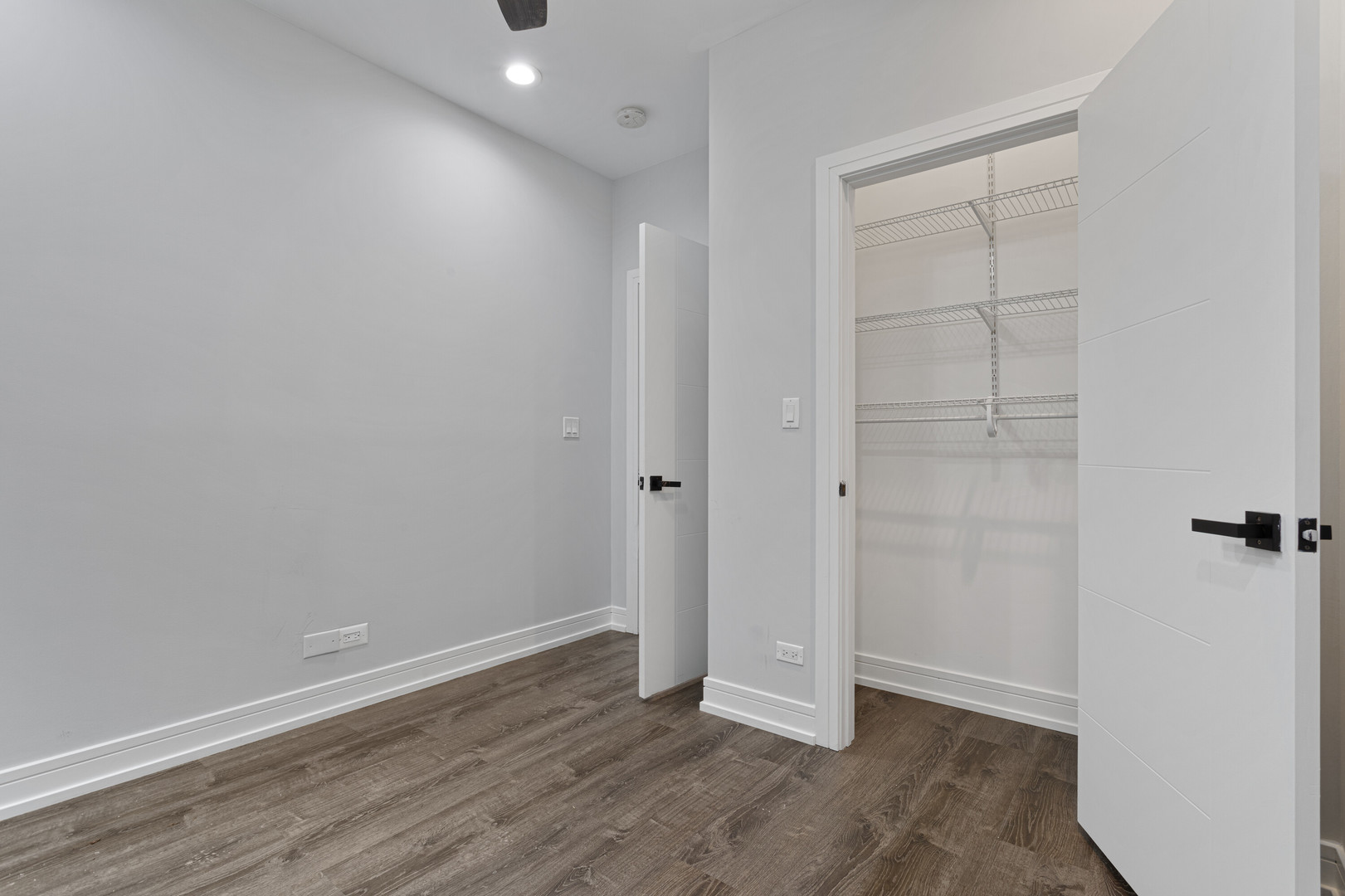 1060 W Glenlake Avenue Unit: 1