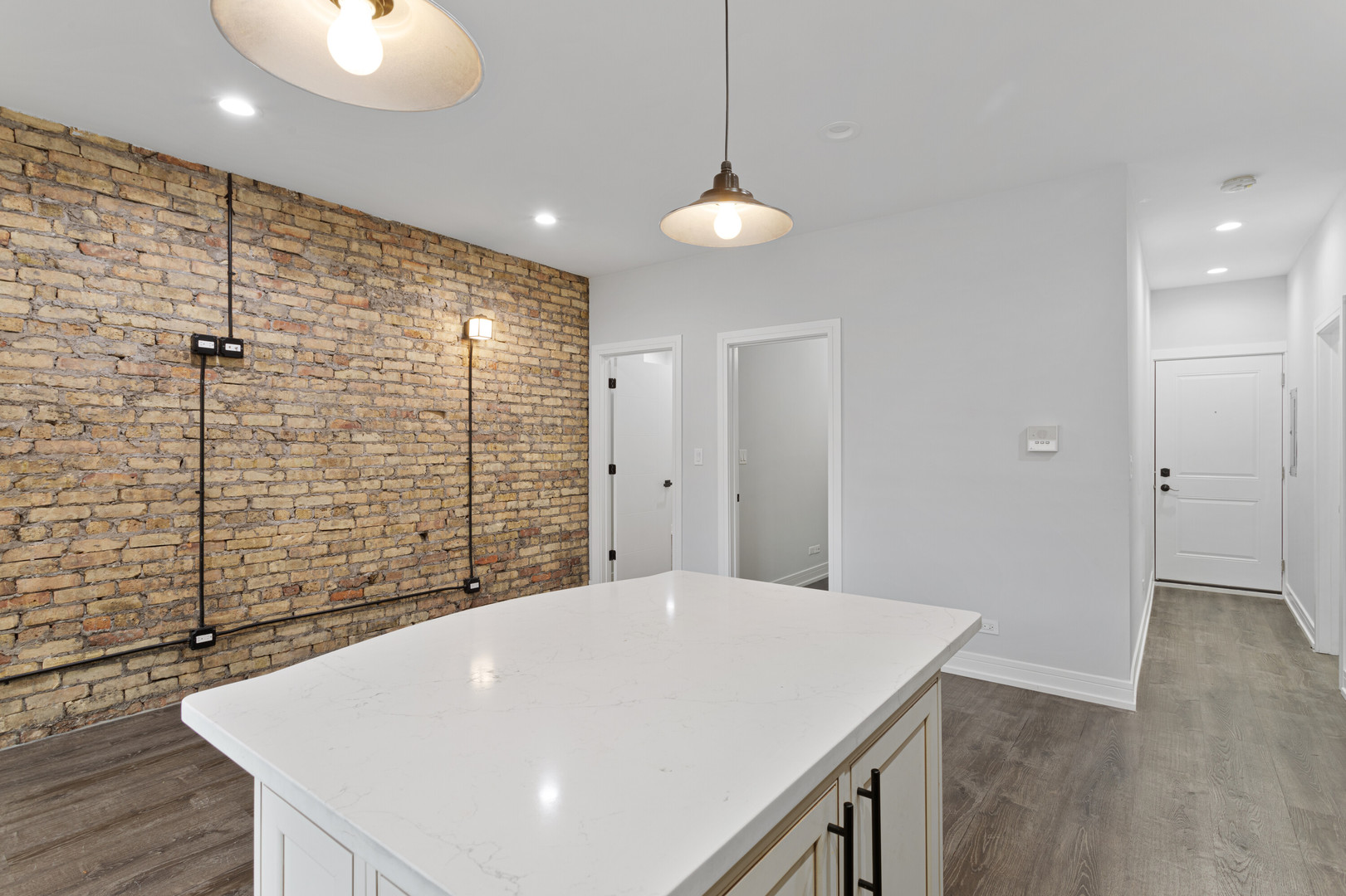 1060 W Glenlake Avenue Unit: 1