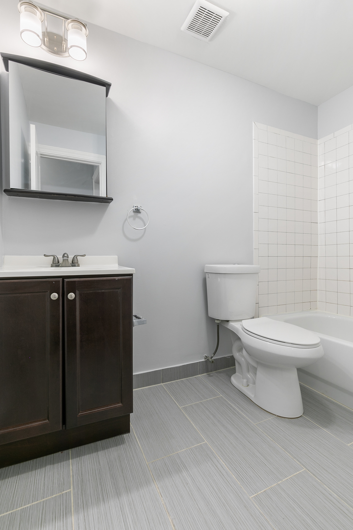 1611 W Juneway Terrace Unit: 2F