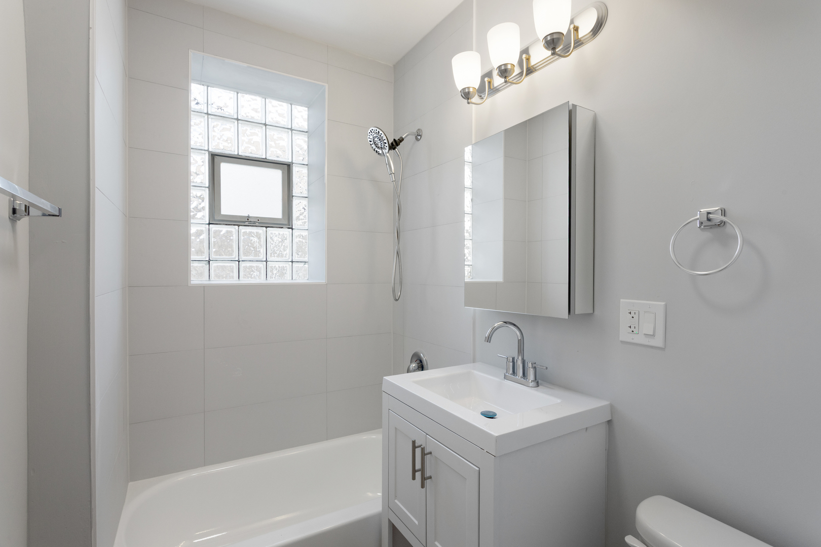 1634 W HOWARD Street Unit: 311