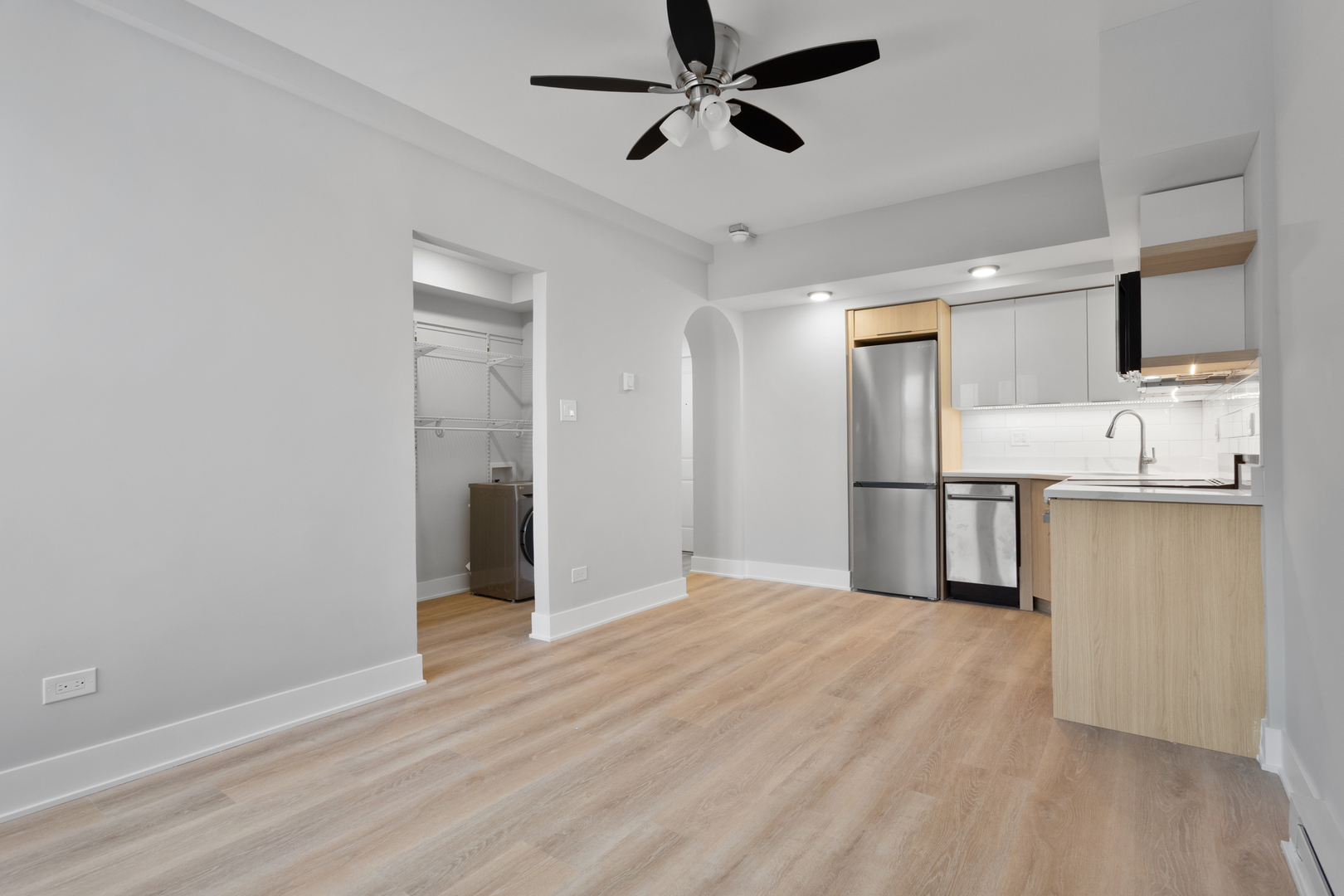1634 W HOWARD Street Unit: 311