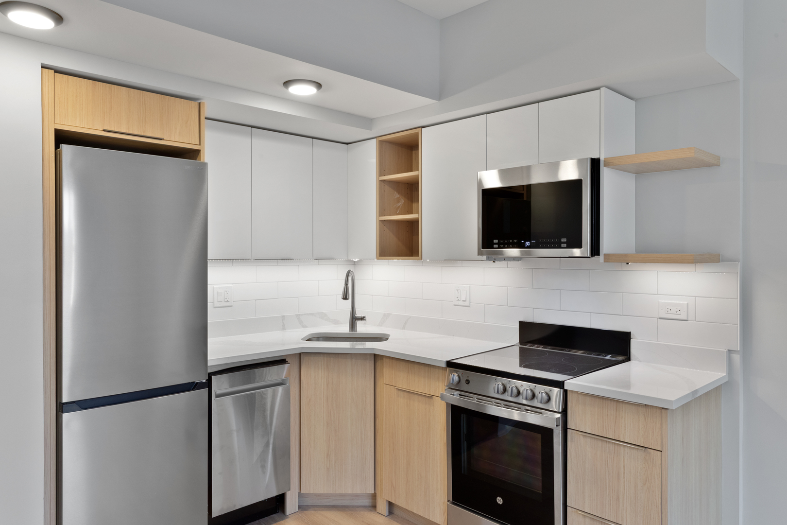 1634 W HOWARD Street Unit: 311