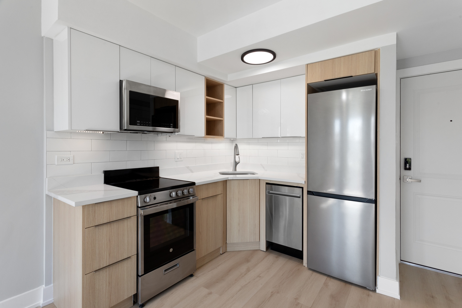 1634 W HOWARD Street Unit: 314