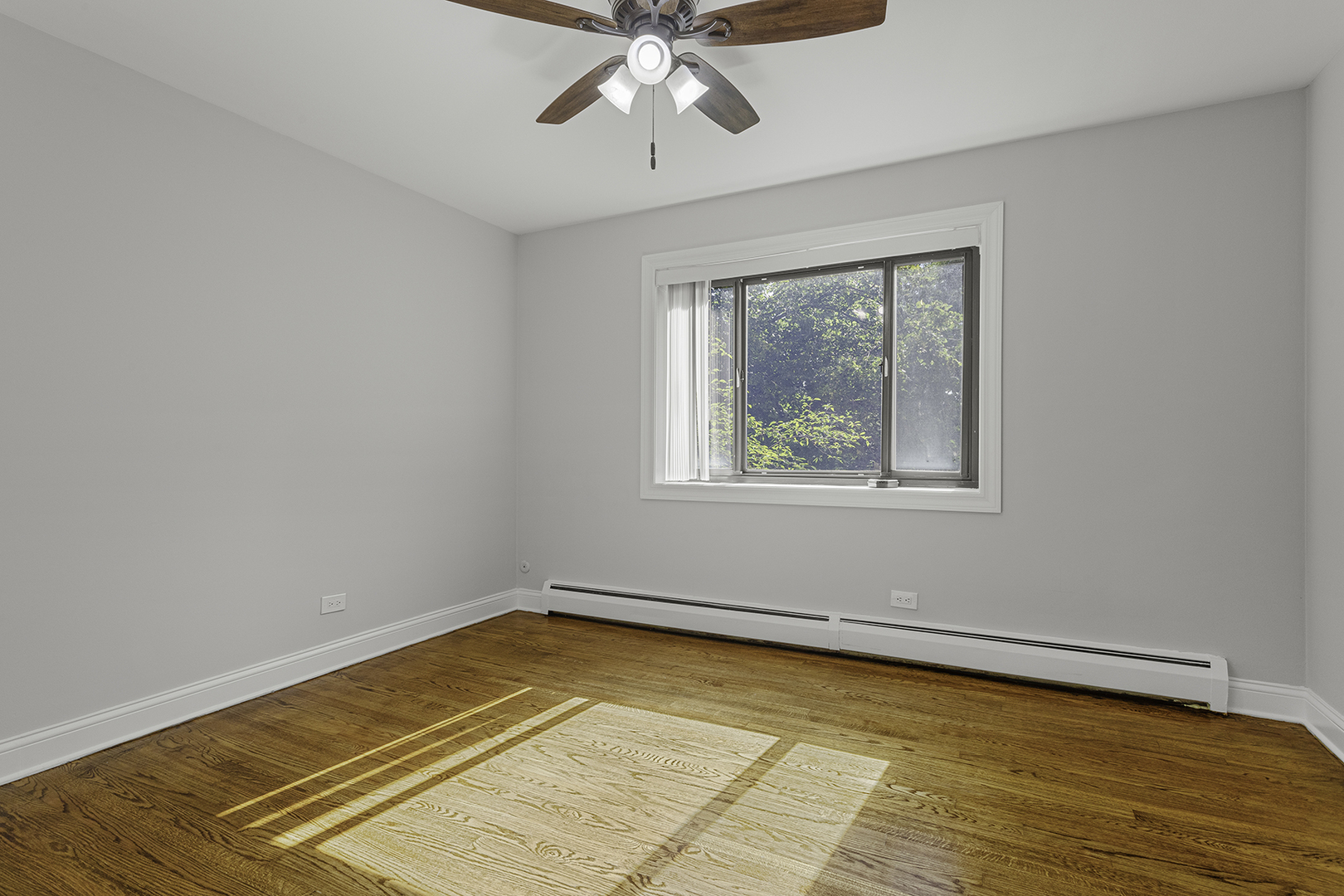 6826 N Ridge Boulevard Unit: 201