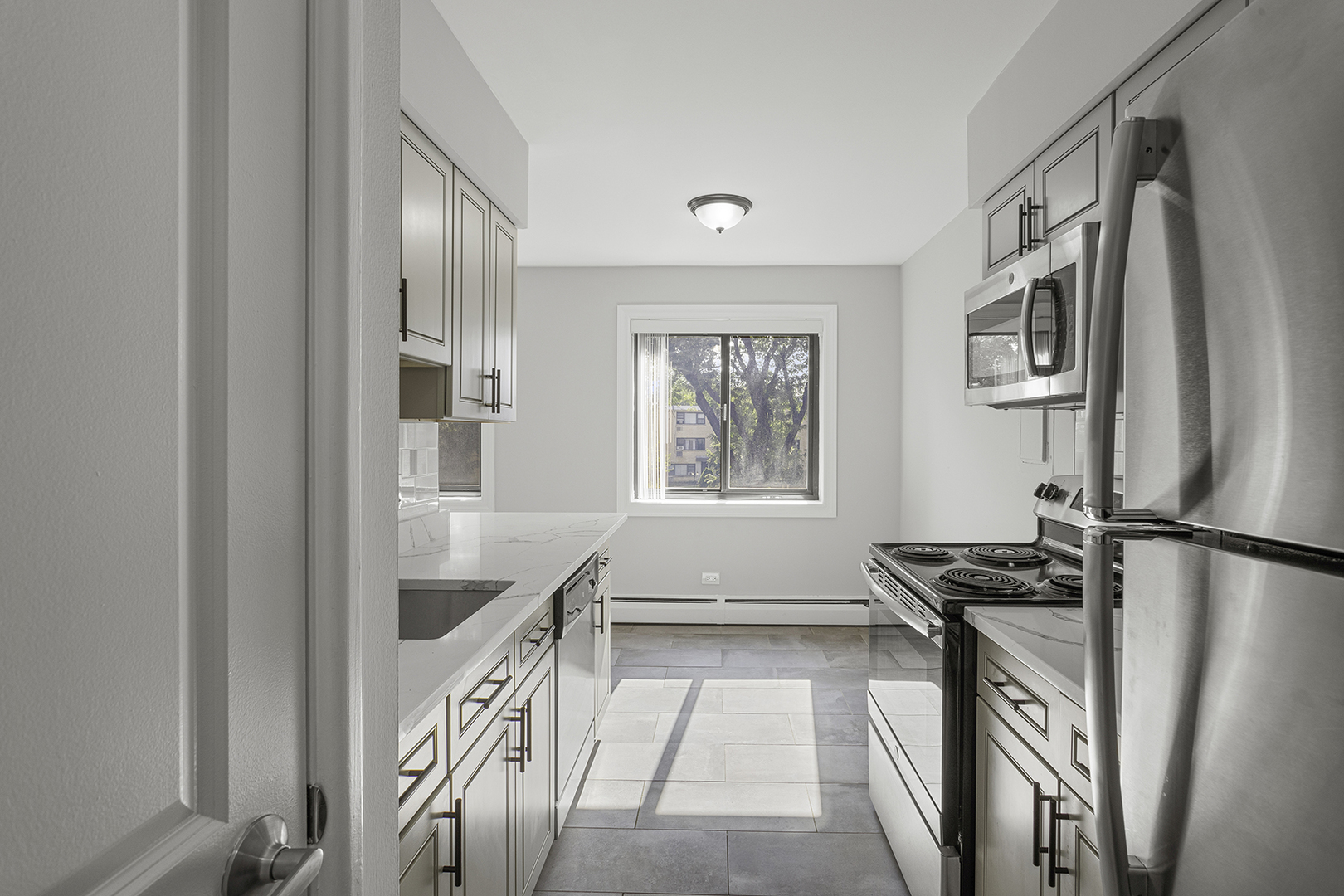 6826 N Ridge Boulevard Unit: 201