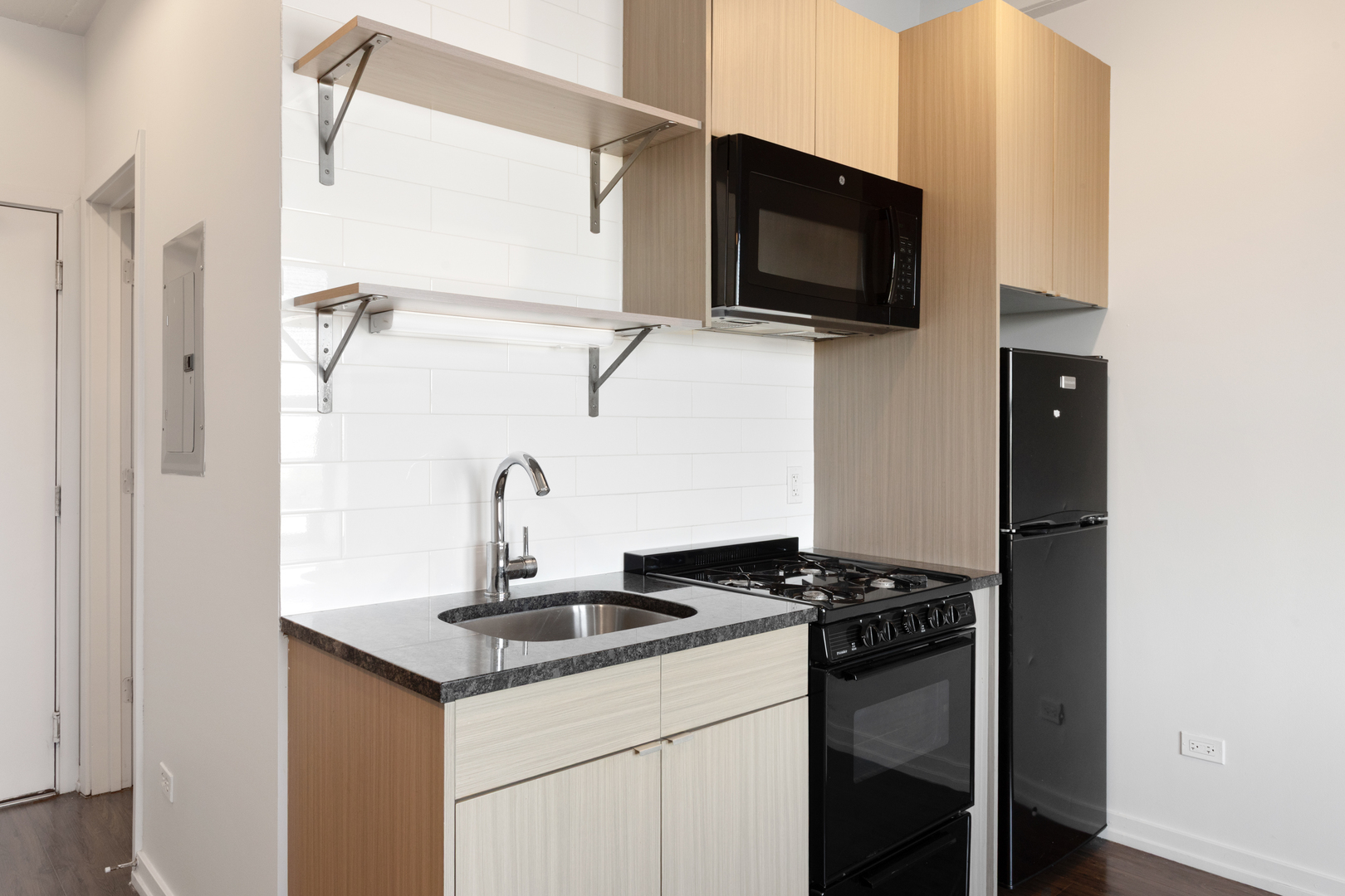 1325 W Wilson Avenue Unit: 904