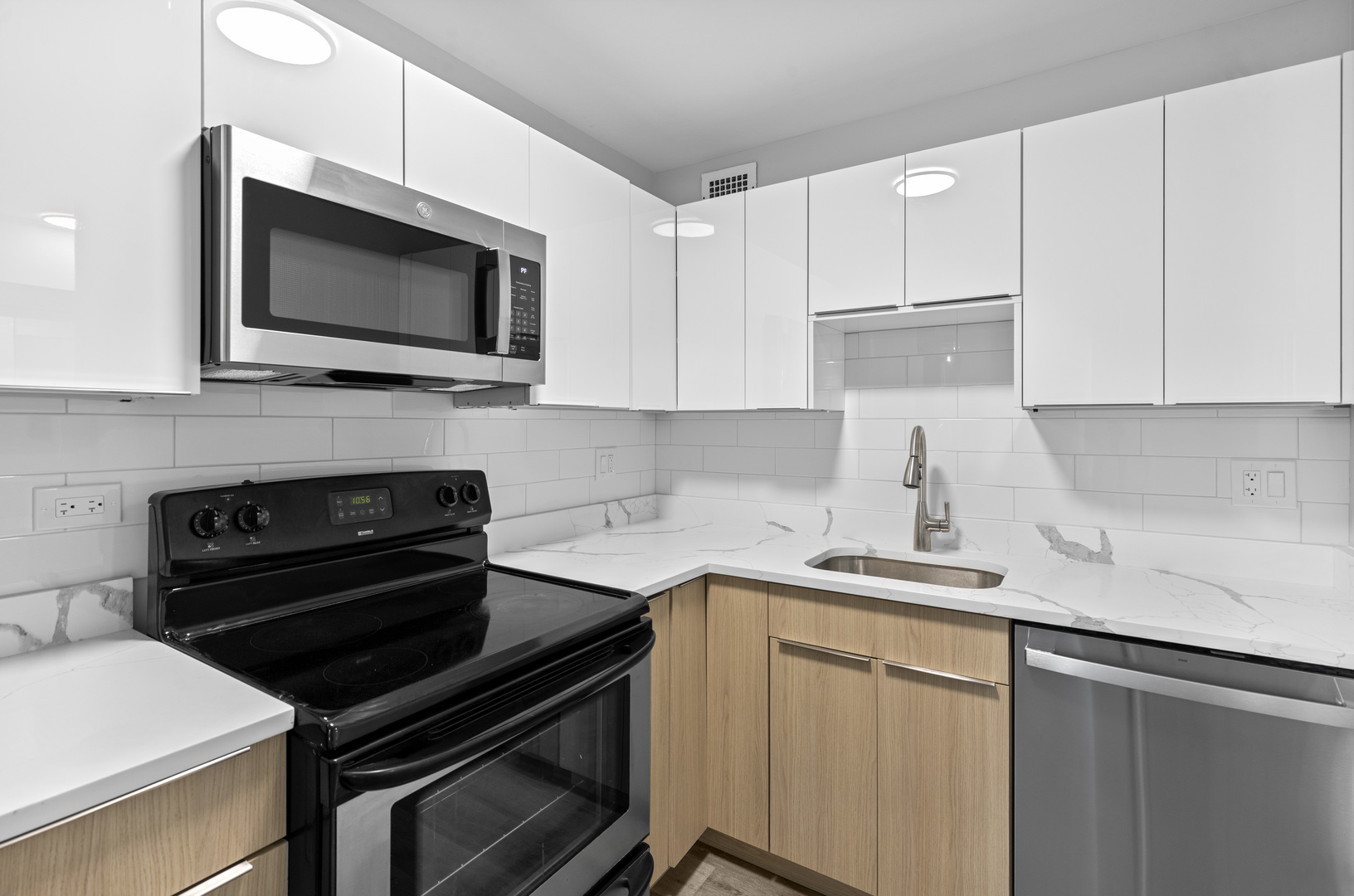 6166 N Sheridan Road Unit: 28E