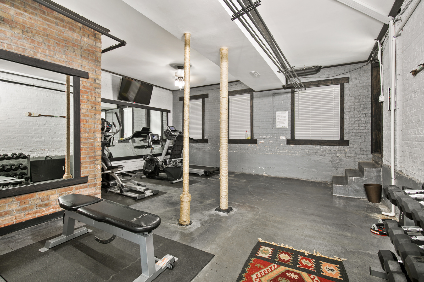 6110 N Winthrop Avenue Unit: 1W