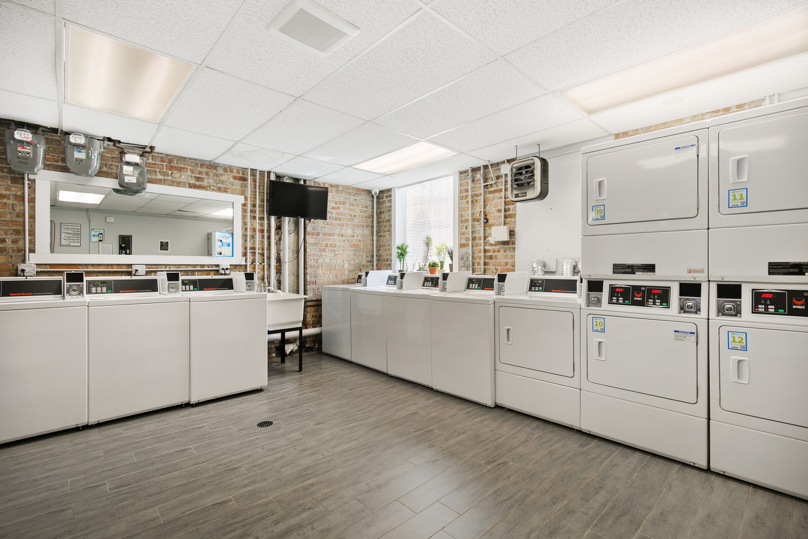 6110 N Winthrop Avenue Unit: 1W