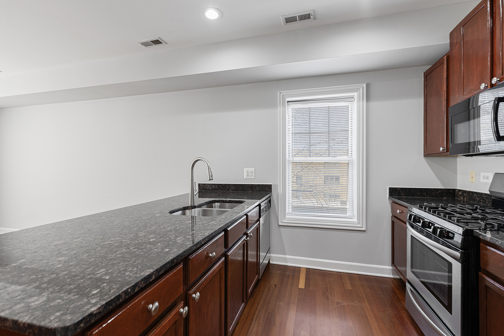 7367 N Ashland Boulevard Unit: 3