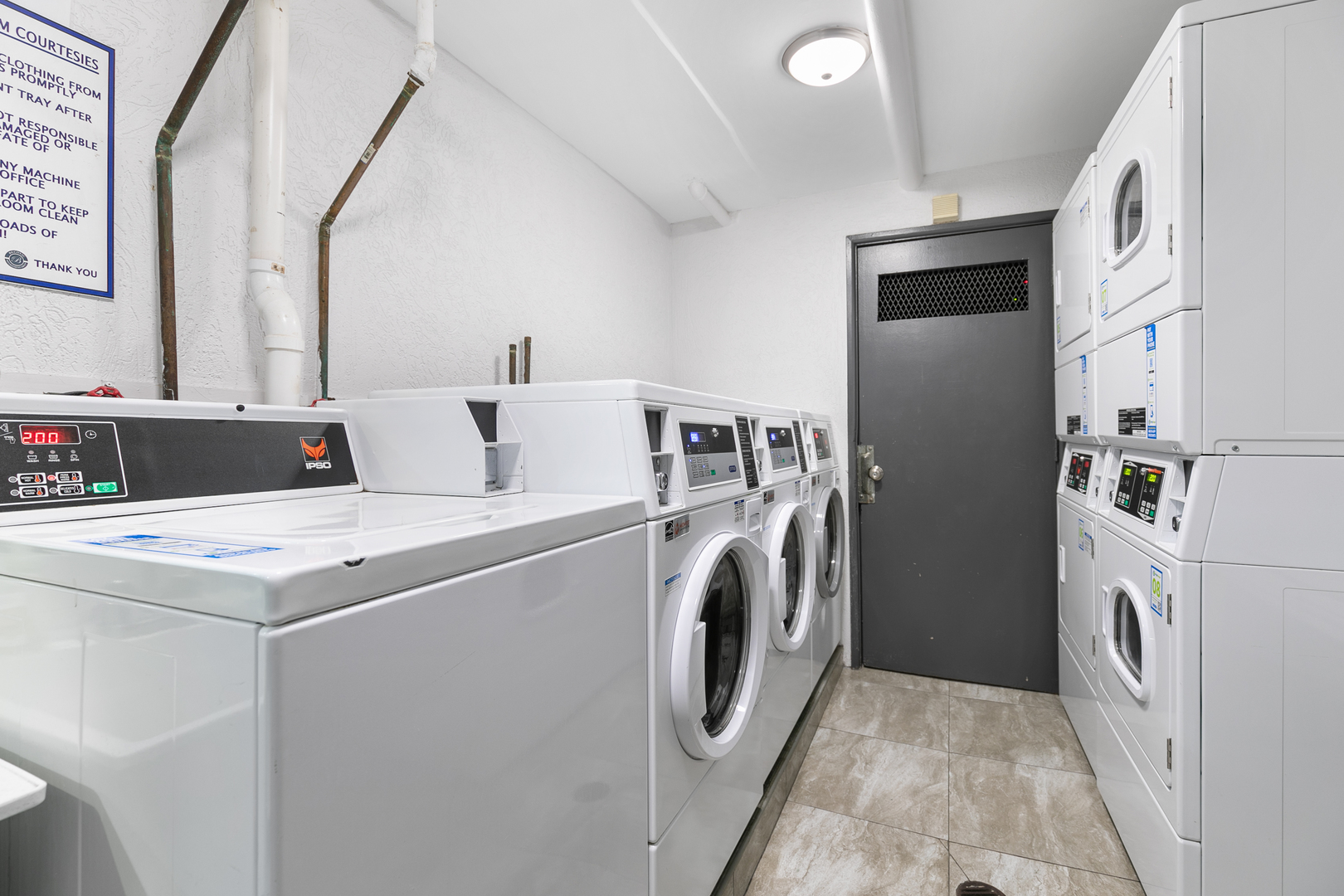 6201 N Kenmore Avenue Unit: 412