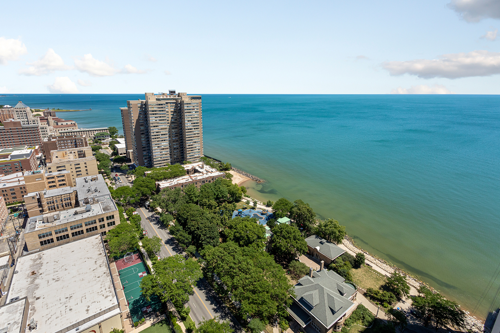 6166 N Sheridan Road Unit: 6C