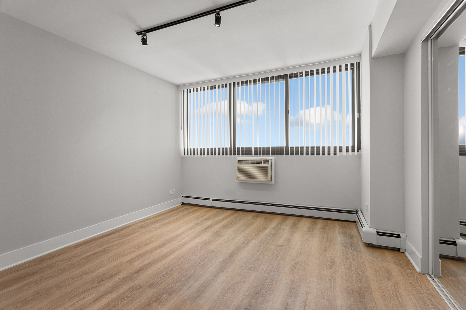 6166 N Sheridan Road Unit: 6C