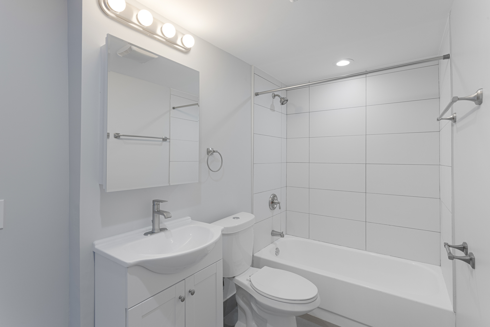 6026 N Winthrop Avenue Unit: 5B