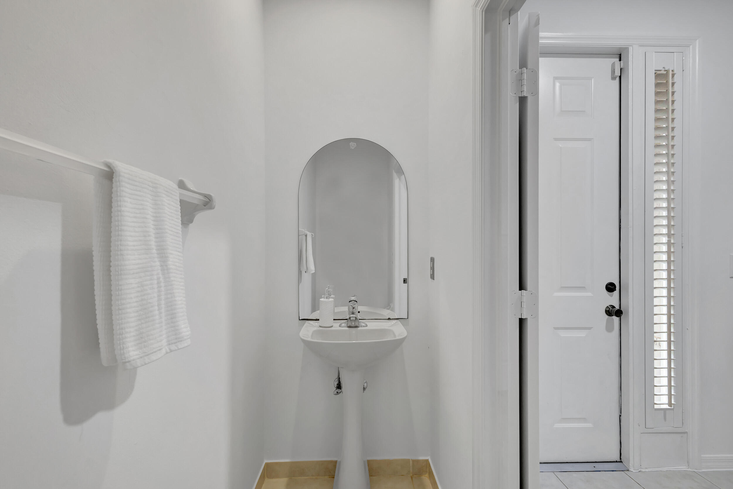 6110 Seminole Gardens Circle