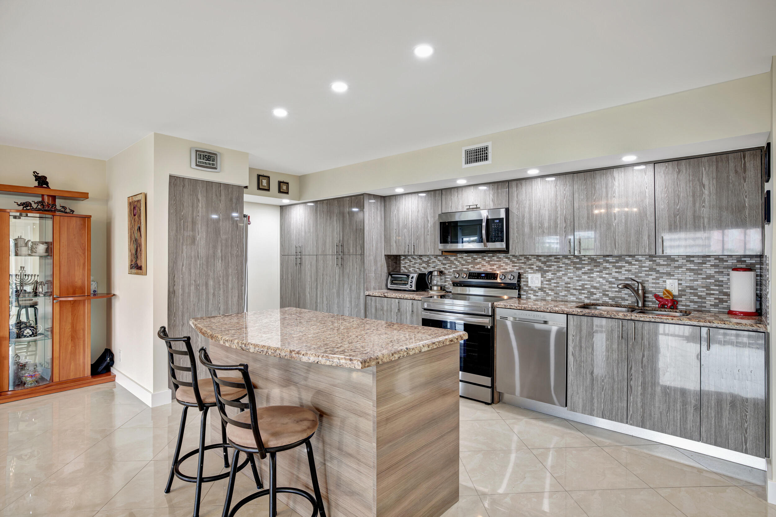 1301 NE 7th Street 318