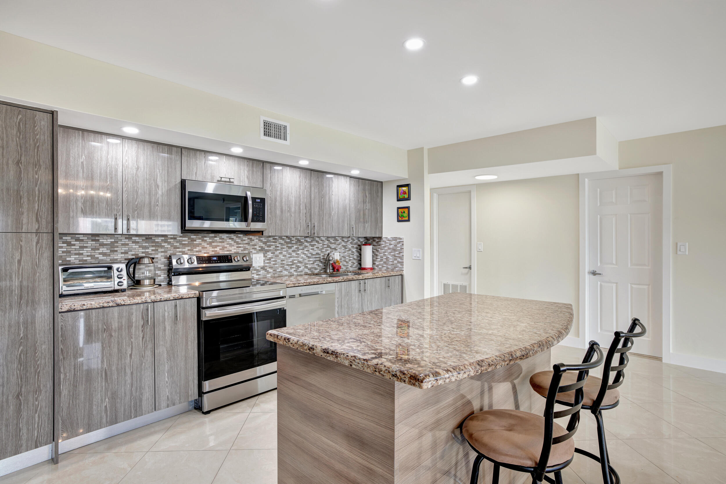 1301 NE 7th Street 318