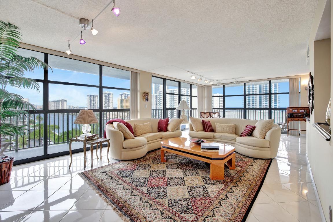 600 Parkview Drive 921