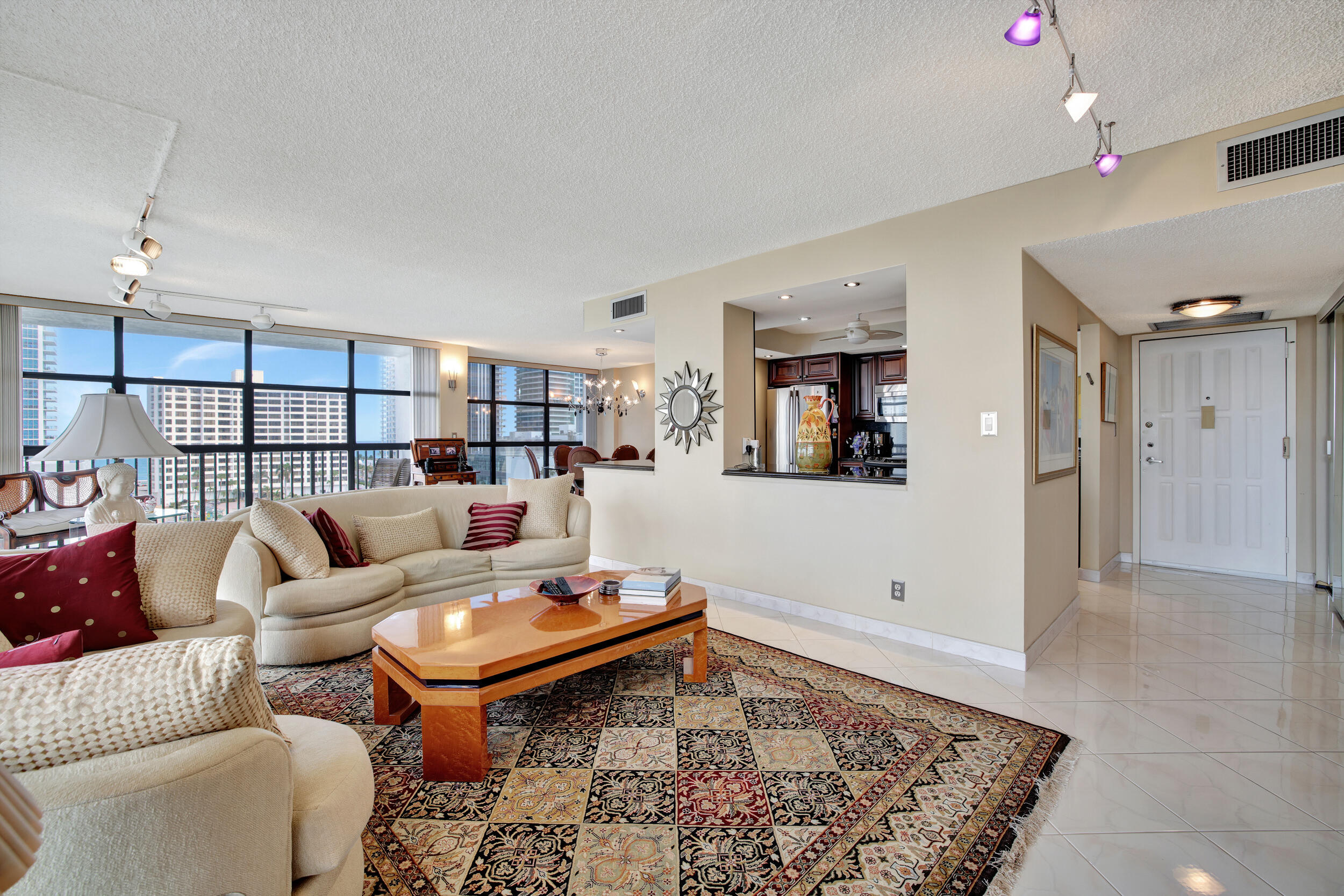 600 Parkview Drive 921