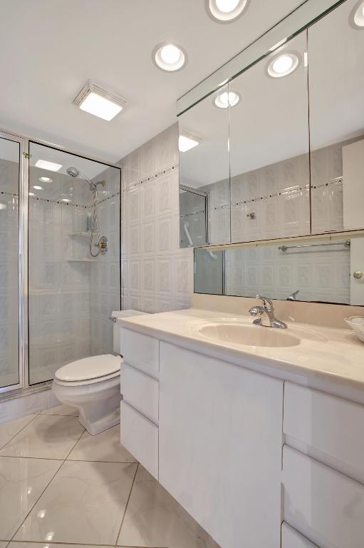 600 Parkview Drive 921