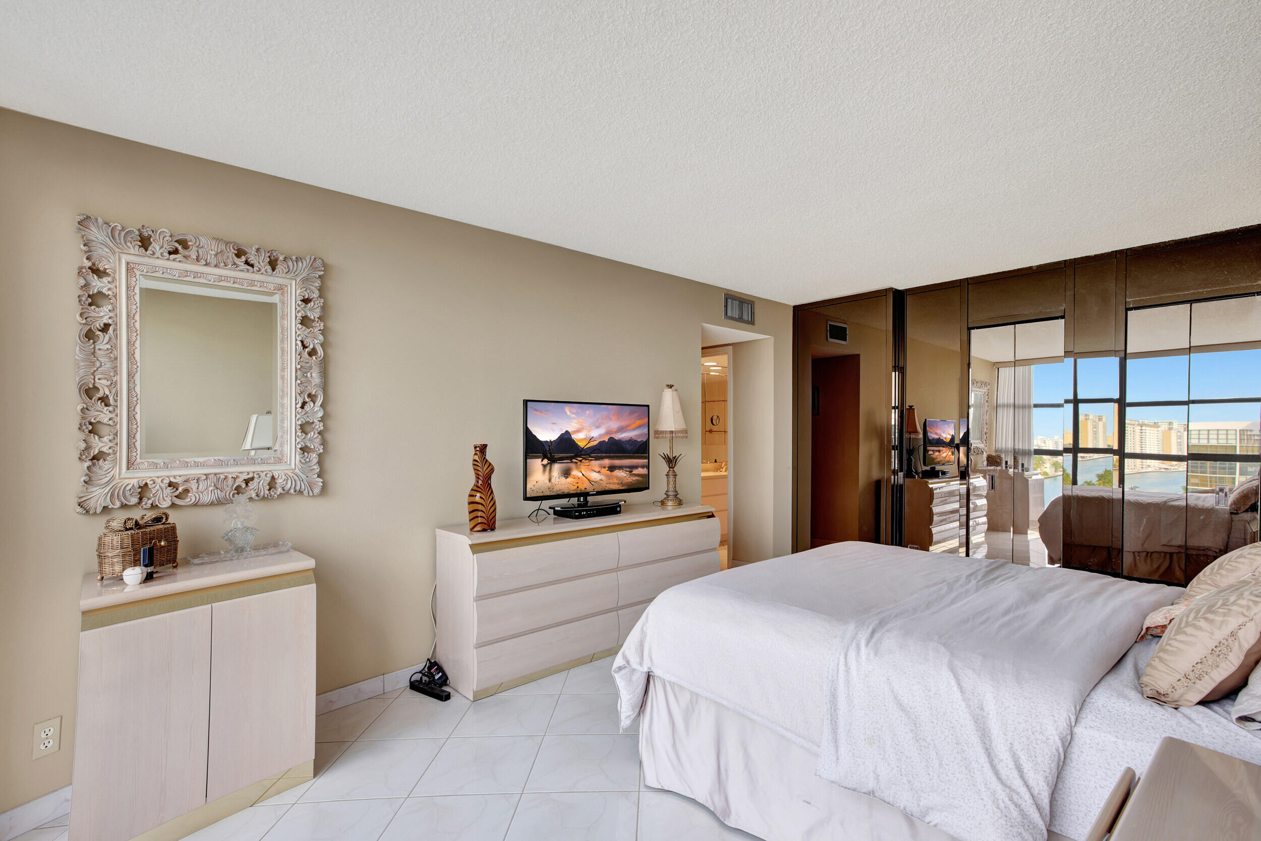 600 Parkview Drive 921