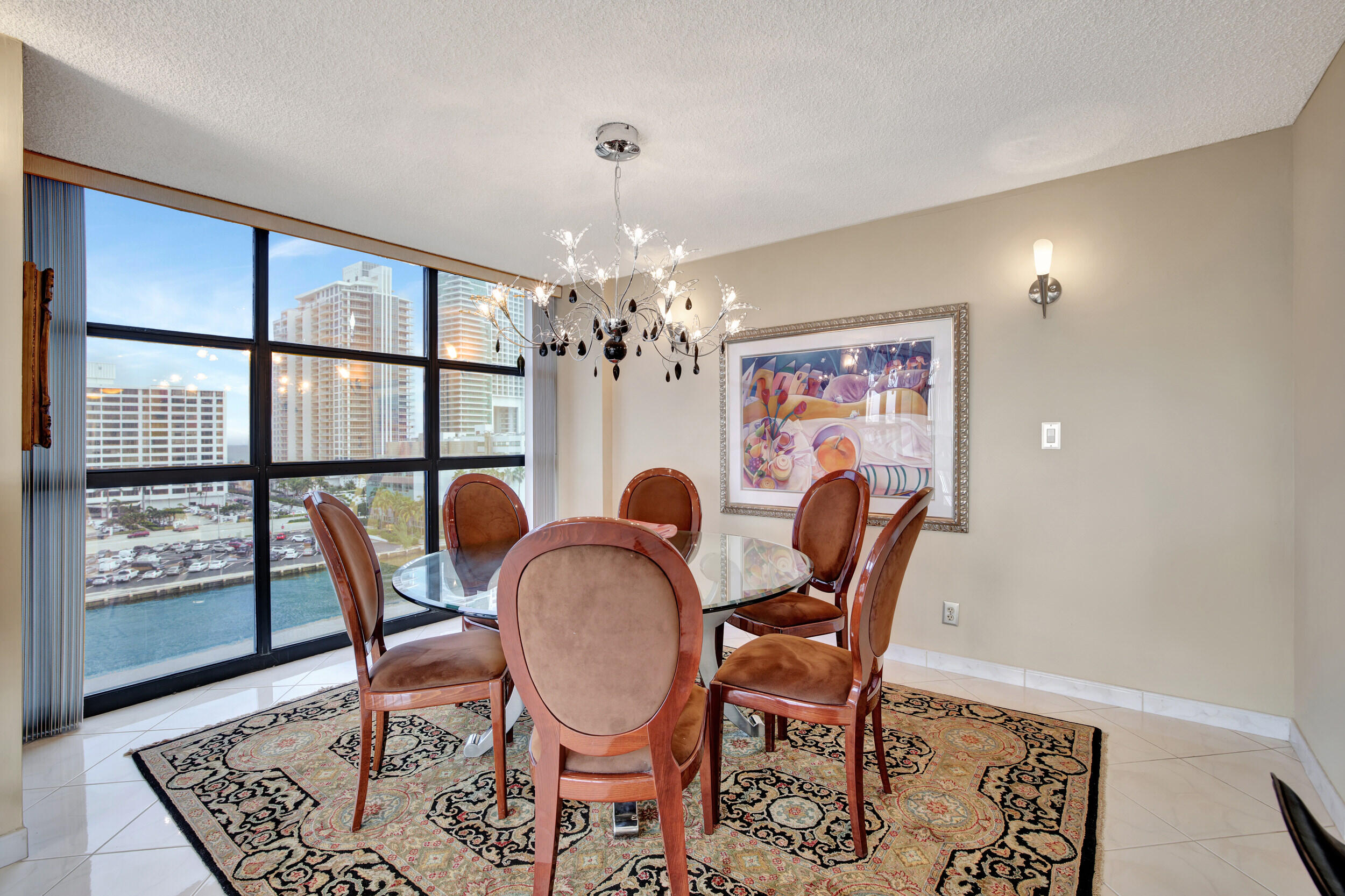 600 Parkview Drive 921