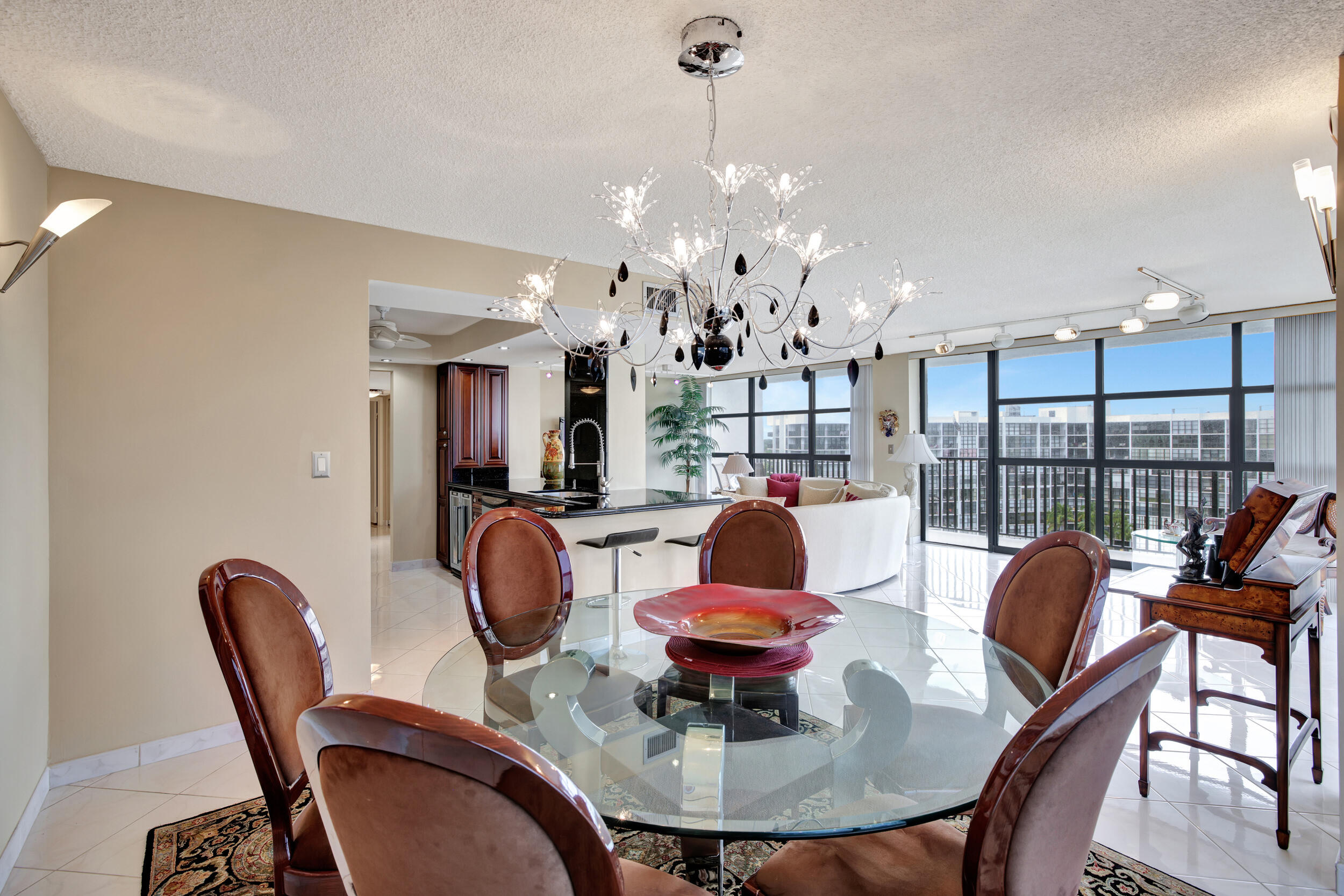 600 Parkview Drive 921