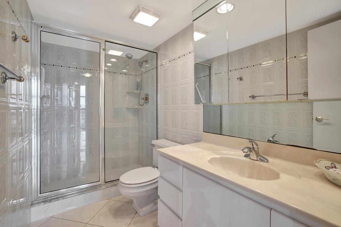 600 Parkview Drive 921